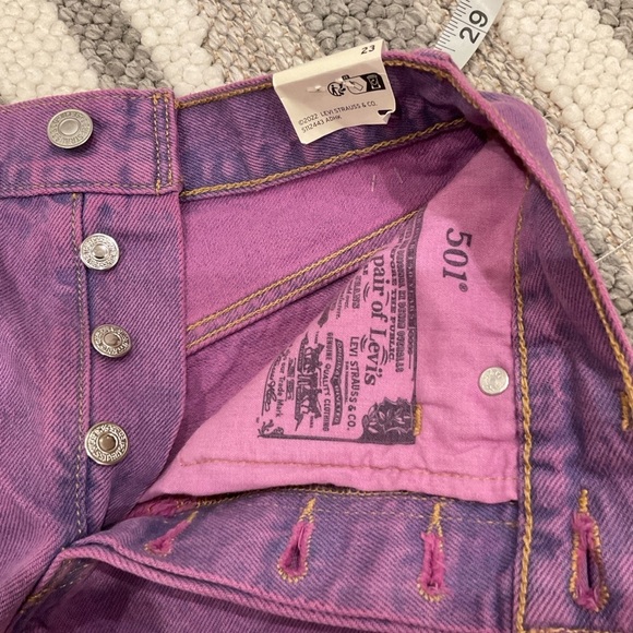 NWT Levi's 501 Premium Mini Shorts  Fringe Button Fly  in Purple Dye Size 23 - Picture 4 of 13